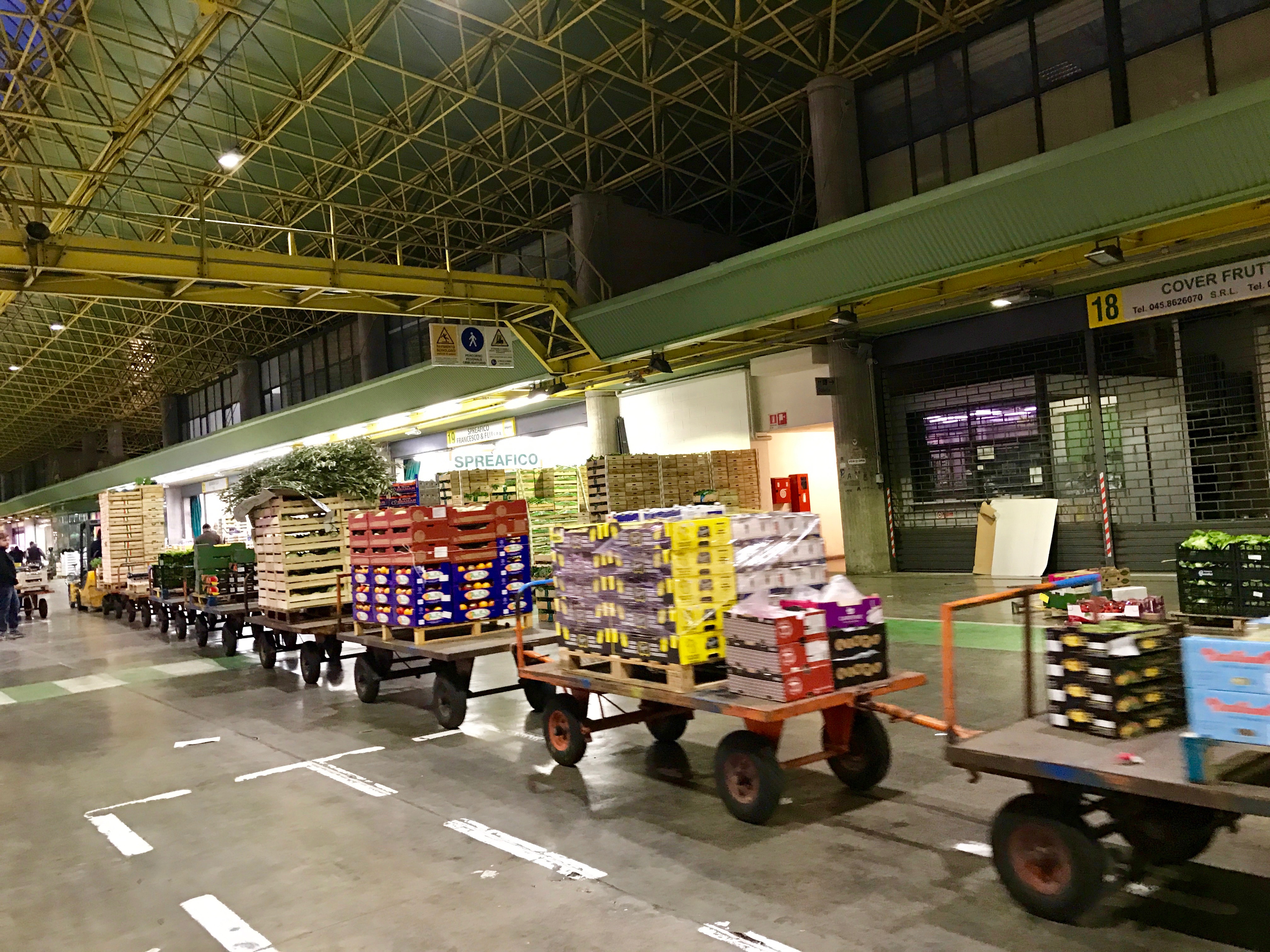 Großmarkt Verona Transportwagen
